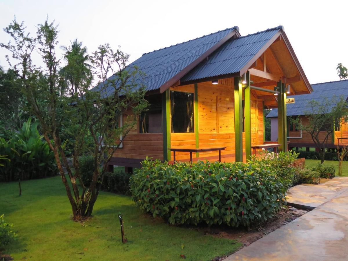 אמפווה Nung Ni Bang Khon Thi Resort מראה חיצוני תמונה
