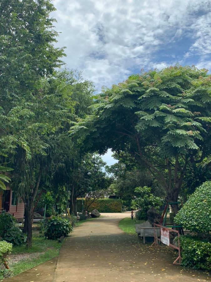 אמפווה Nung Ni Bang Khon Thi Resort מראה חיצוני תמונה